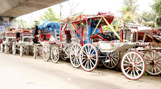 বিয়ের টমটম পালকি আর ব্যান্ড বাজনা